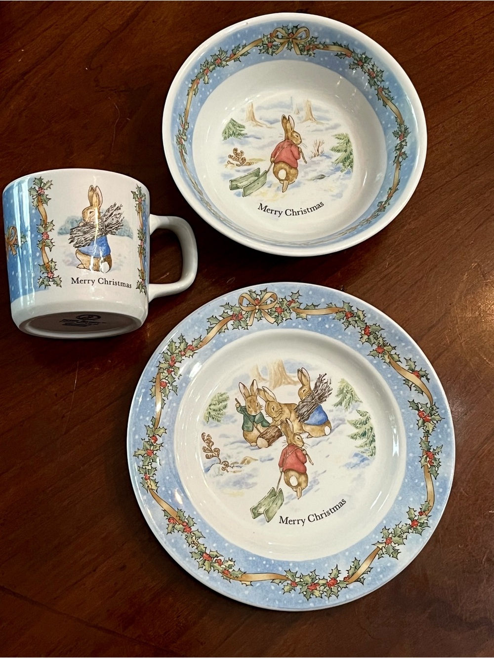 VTG 1996 Wedgwood Peter Rabbit Merry Christmas 3pc Nursery Dishware Set England